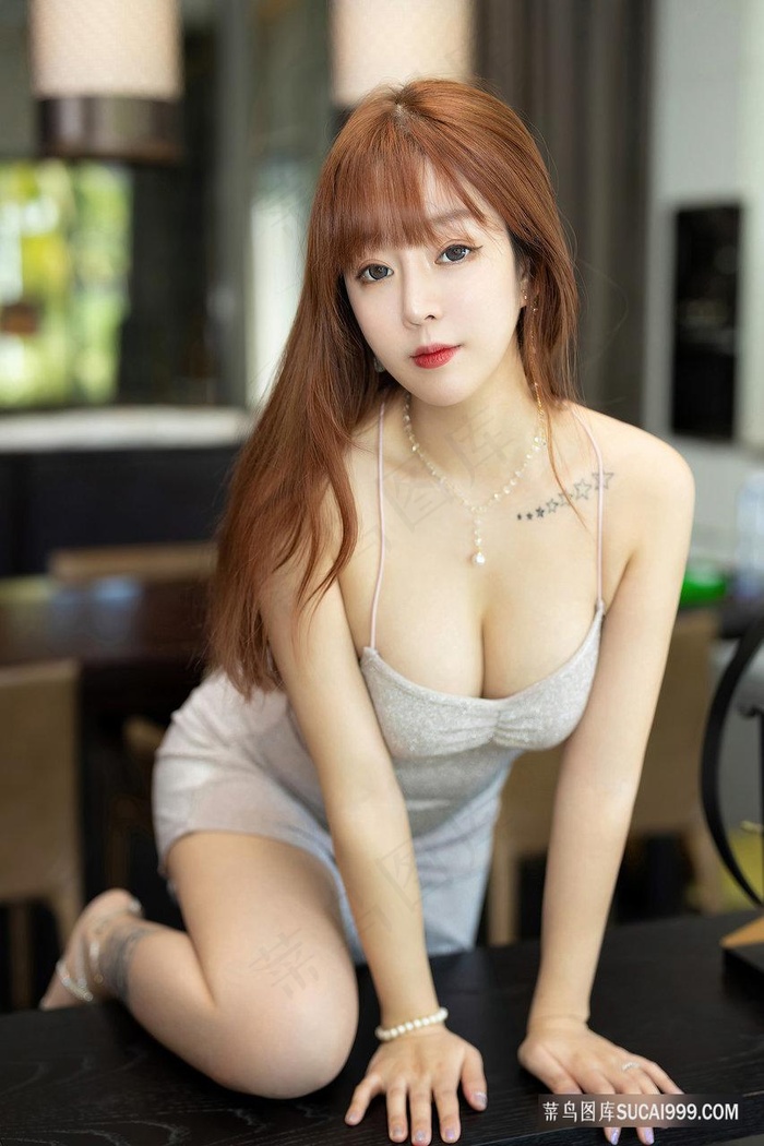 黑丝袜红高跟